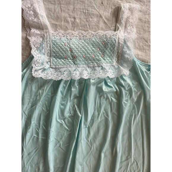 Dreamaway Vintage blue satin nightgown lace embroidered - Picture 3 of 6